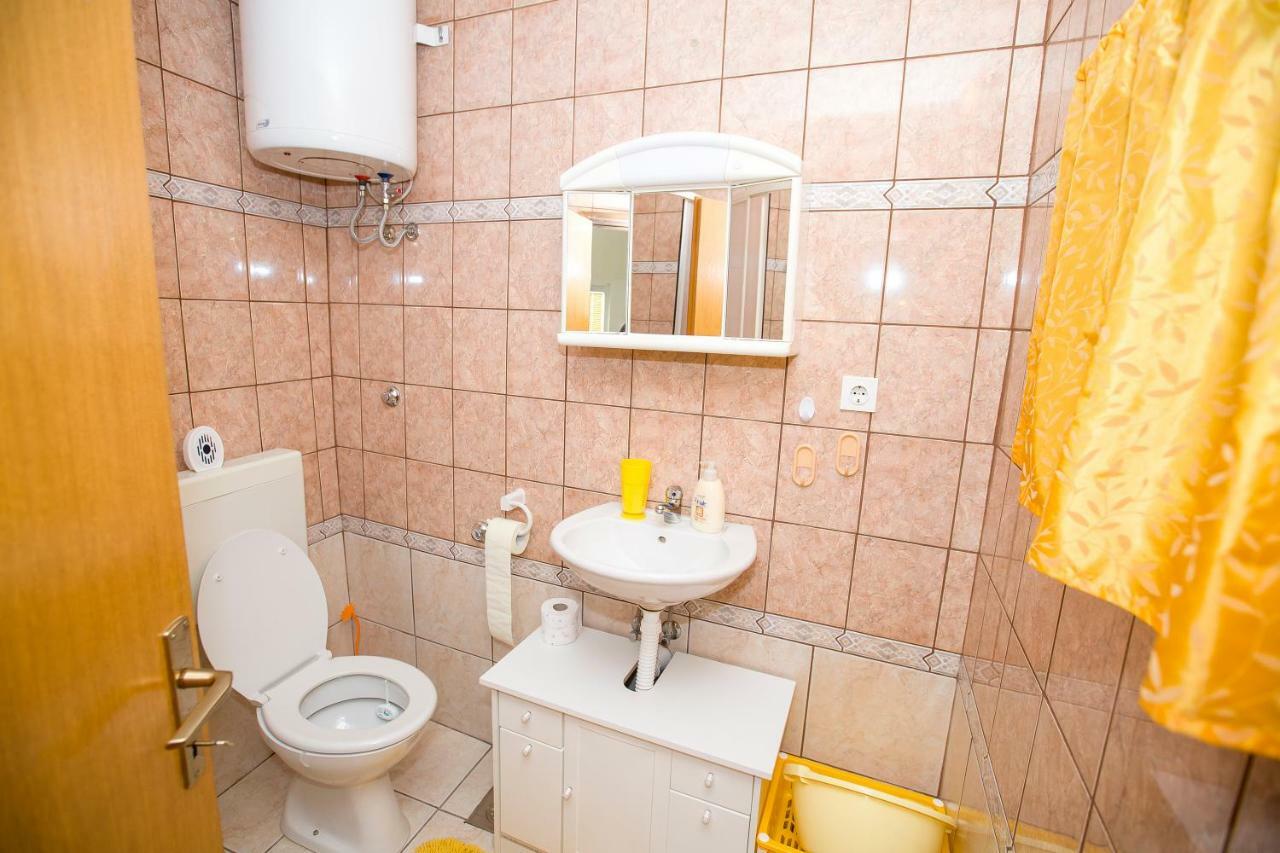 Apartmani Cindric Karlobag Εξωτερικό φωτογραφία