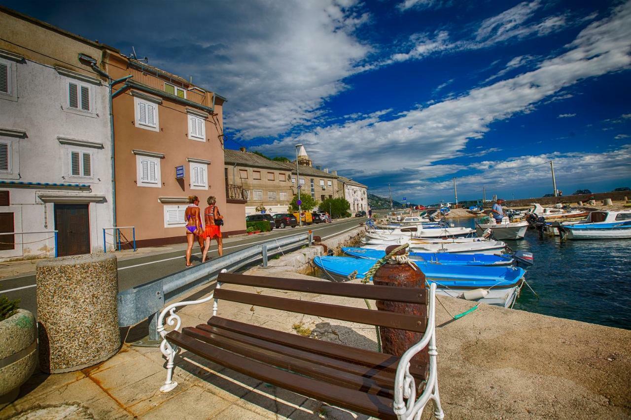 Apartmani Cindric Karlobag Εξωτερικό φωτογραφία