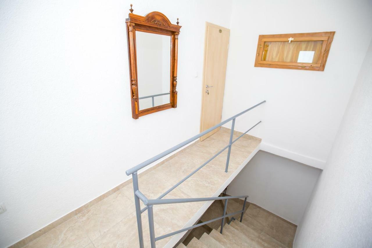 Apartmani Cindric Karlobag Εξωτερικό φωτογραφία